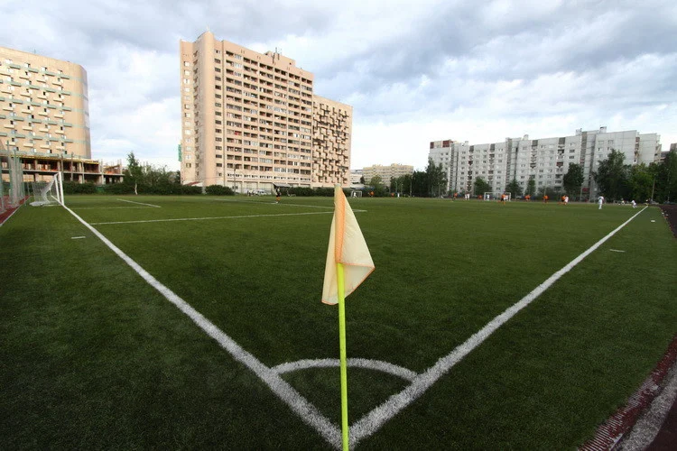 Стадион СШ №2 Василеостровского района 1 - фотография