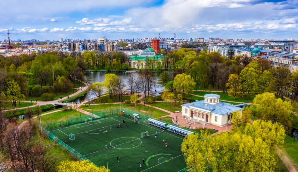 Футбольное поле в Таврическом саду 3 - фотография