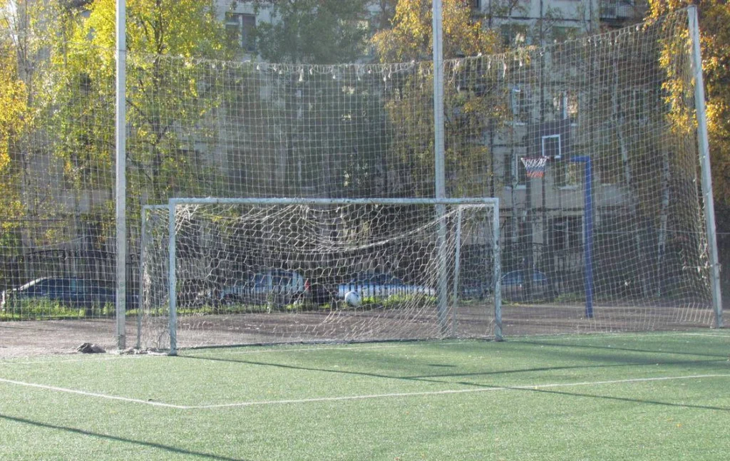 Стадион школы 332 2 - фотография