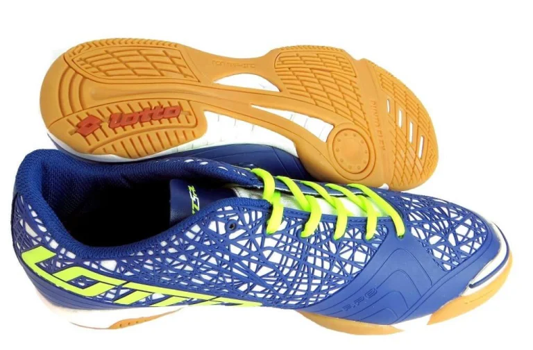 Как правильно подобрать обувь для футбола в зале
